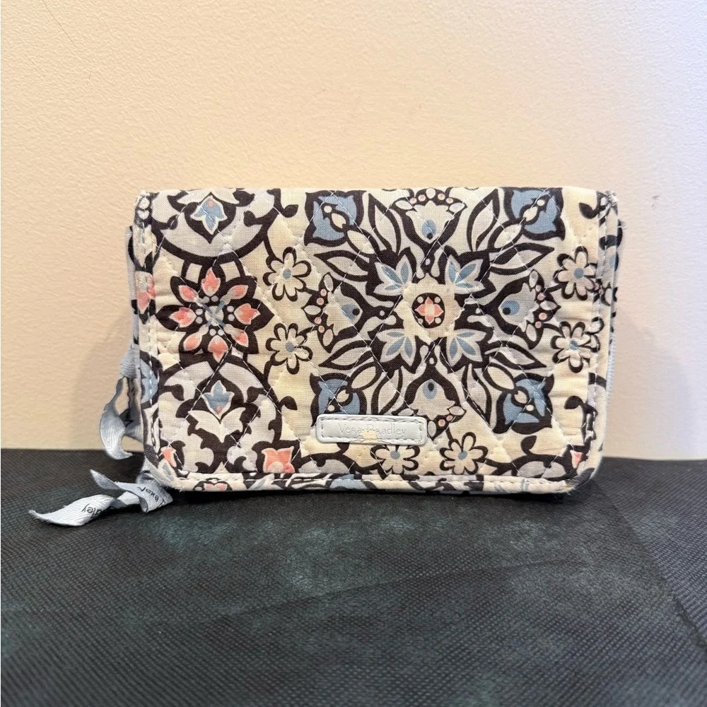 🔥Vera Bradley Quilted Floral Zip Wallet - Cream, Blue & Pink 🔥
